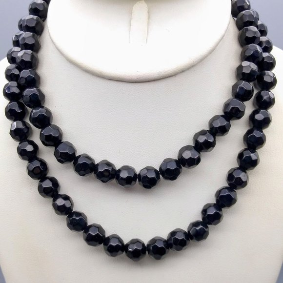 Faceted Vintage French Jet Necklace, Beaded Stand with Classic Black Glass Beads - Picture 4 of 5